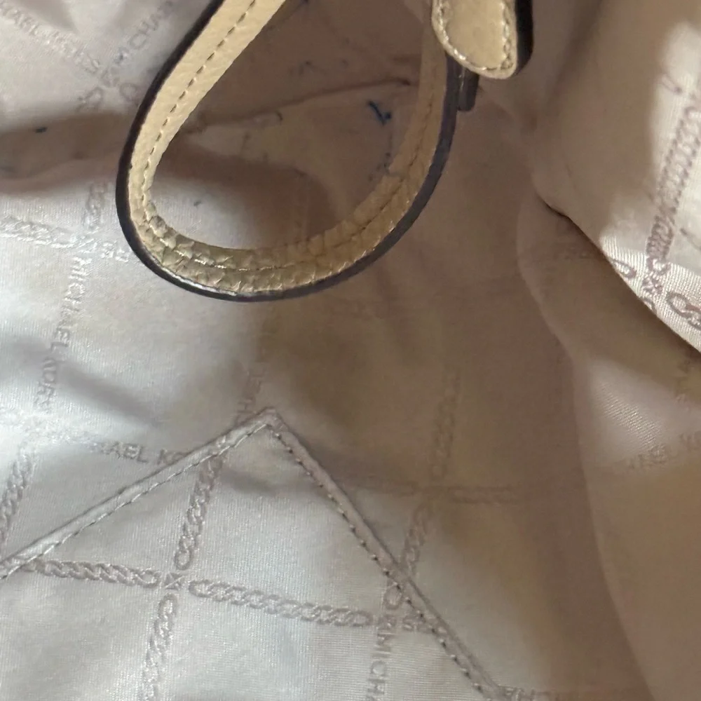 Authentic Michael Kors Izzy Camel Convertible Leather Shoulder Bag Crossbody